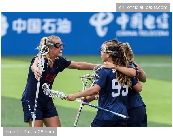 团体接力赛上演压哨绝杀,澳大利亚队以0.042秒优势险胜美国 团体接力赛上演压哨绝杀,澳大利亚队以0.042秒优势险胜美国