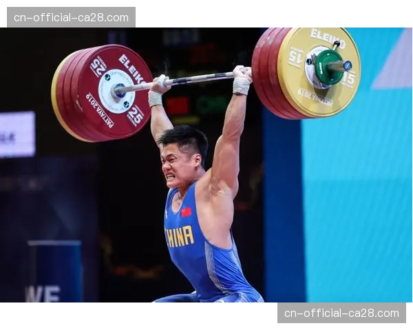 比赛现场“举重宝贝”环节取消，取而代之的是青少年举重表演赛