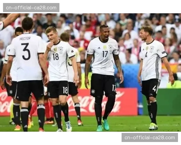 现场直击：拜仁变阵4-2-3-1半场收效，穆西亚拉回撤串联激活进攻