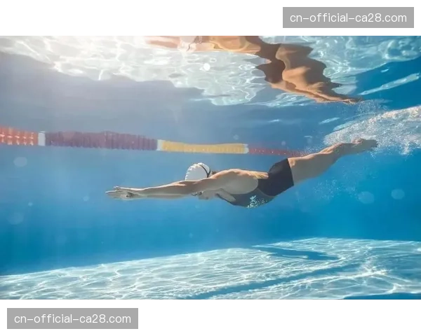 “水之哲学家”:英国长距离自由泳老将谈如何在孤独的长泳中思考 “水之哲学家”:英国长距离自由泳老将谈如何在孤独的长泳中思考